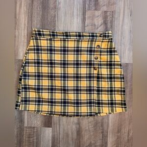 Hollister Yellow and Black Plaid Mini Skirt with buttons, size L